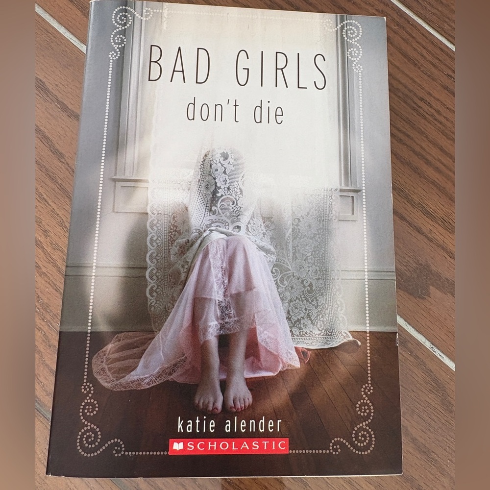 Bad Girls Don’t Die - Katie Alender - Book